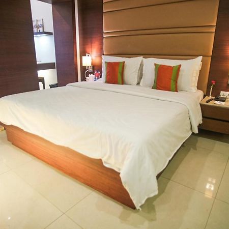 Hotel The Samilton à Calcutta Extérieur photo