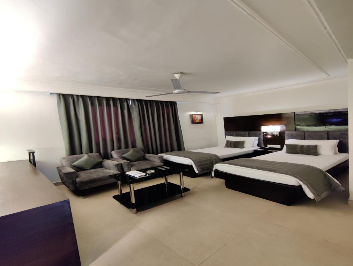Hotel The Samilton à Calcutta Extérieur photo